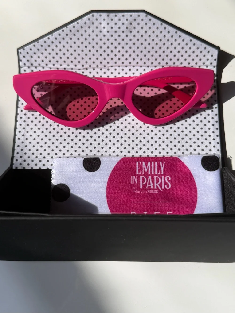 Diff Eyewear - Emily in Paris Parisian Pink Macaron Sunglasses (nwt)